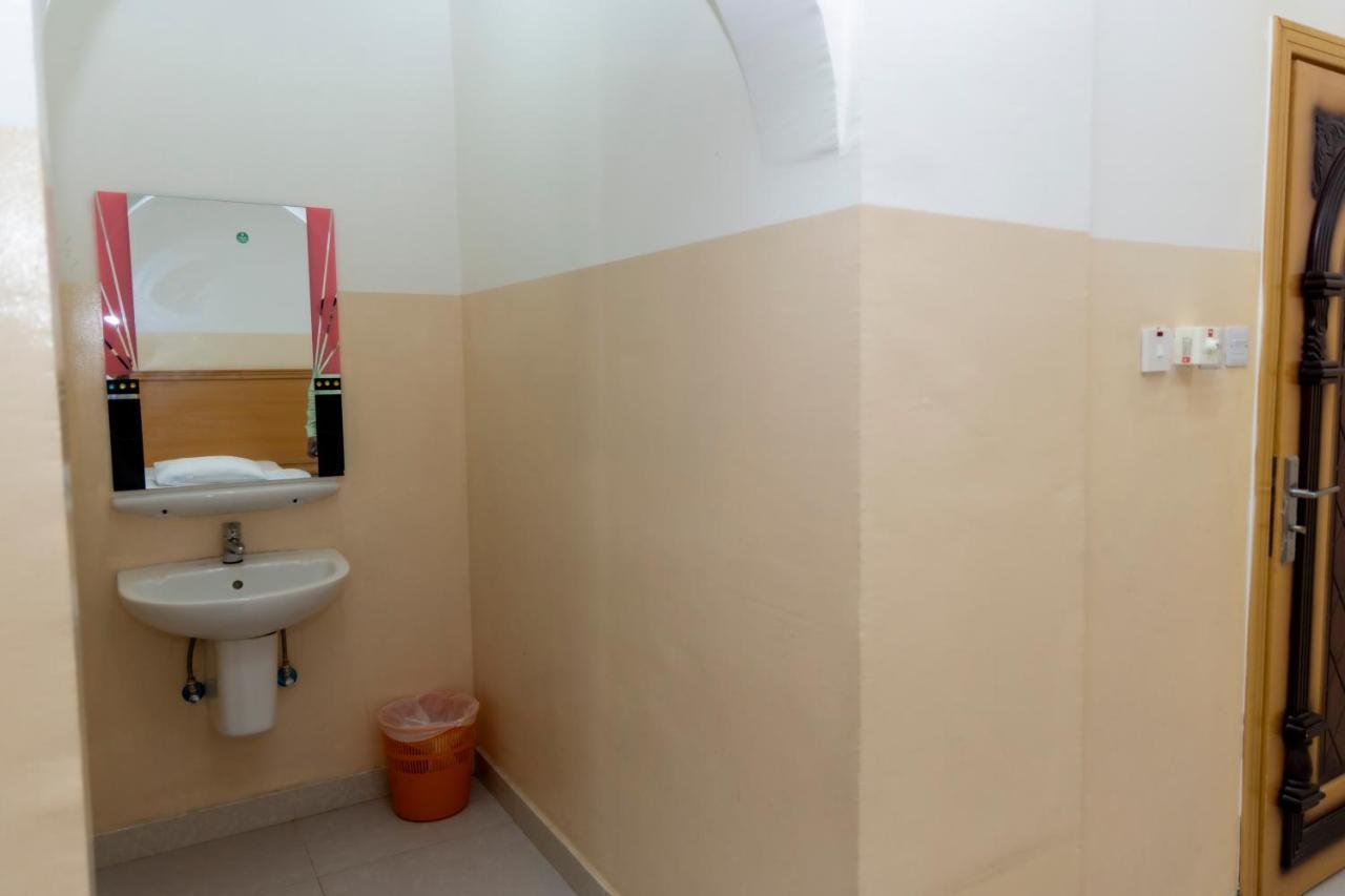 Arabian Sands Hotel فندق الرمال العربية Haima Exteriör bild